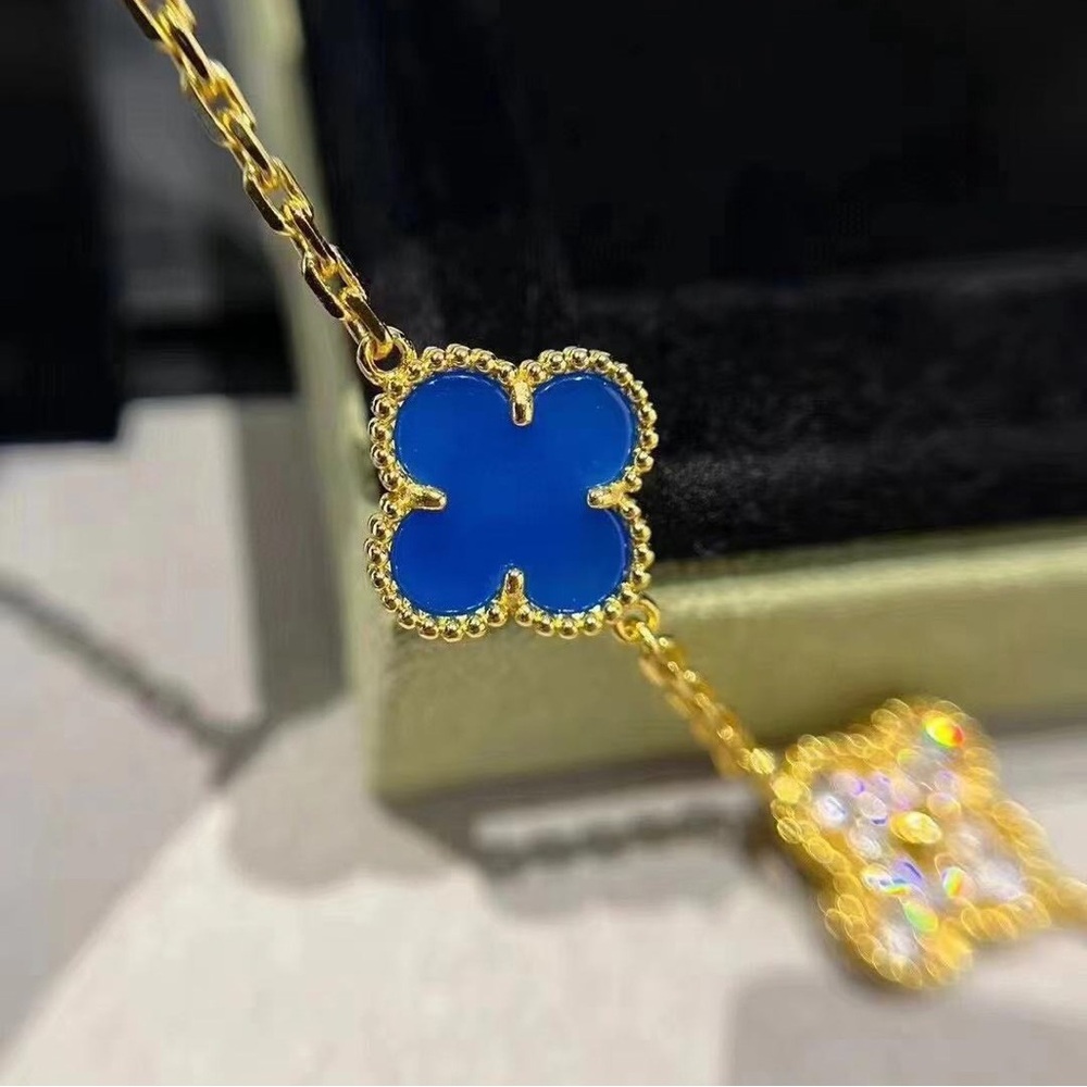 Van Cleef & Arpels Vintage Alhambra bracelet, 5 four-leaf lucky patterns - Picture 6 of 8